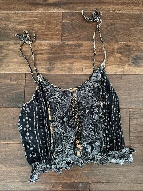 Hem & Thread Black Paisley Tie-Shoulder Cropped Tank